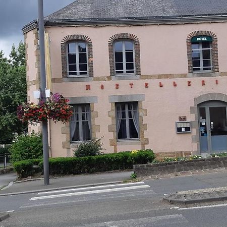 Logis Hotel Le Grand Cerf Ernée Buitenkant foto