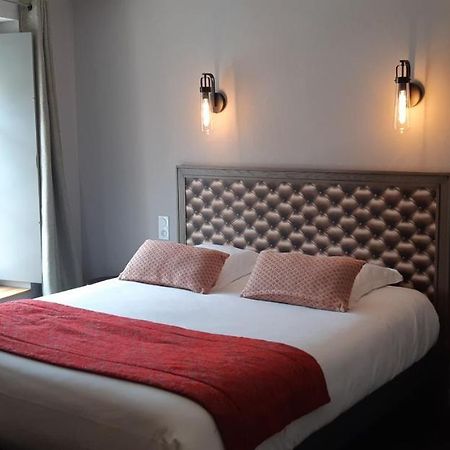 Logis Hotel Le Grand Cerf Ernée Buitenkant foto