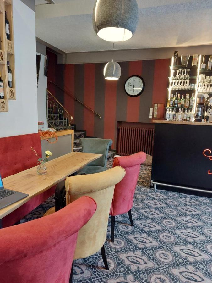 Logis Hotel Le Grand Cerf Ernée Buitenkant foto