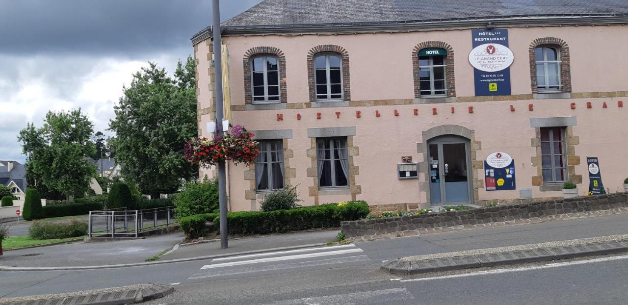 Logis Hotel Le Grand Cerf Ernée Buitenkant foto