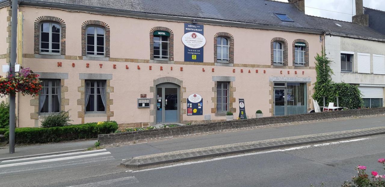 Logis Hotel Le Grand Cerf Ernée Buitenkant foto