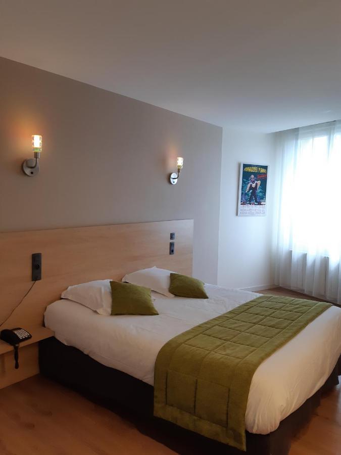 Logis Hotel Le Grand Cerf Ernée Buitenkant foto