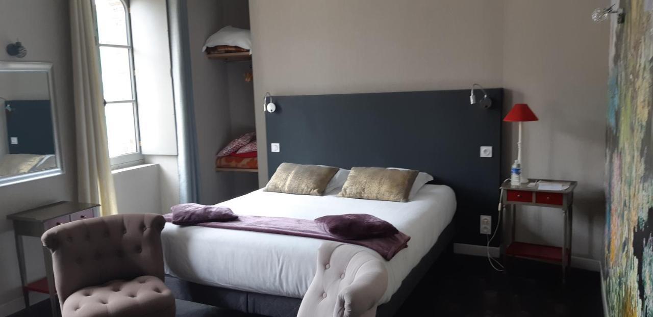 Logis Hotel Le Grand Cerf Ernée Buitenkant foto