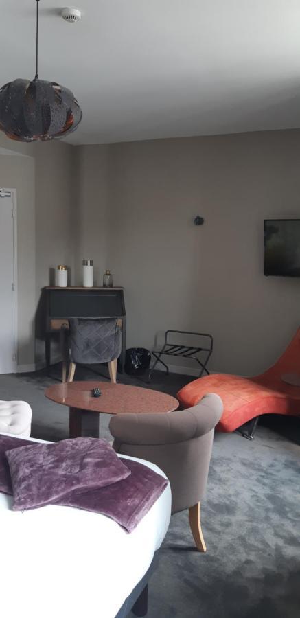 Logis Hotel Le Grand Cerf Ernée Buitenkant foto