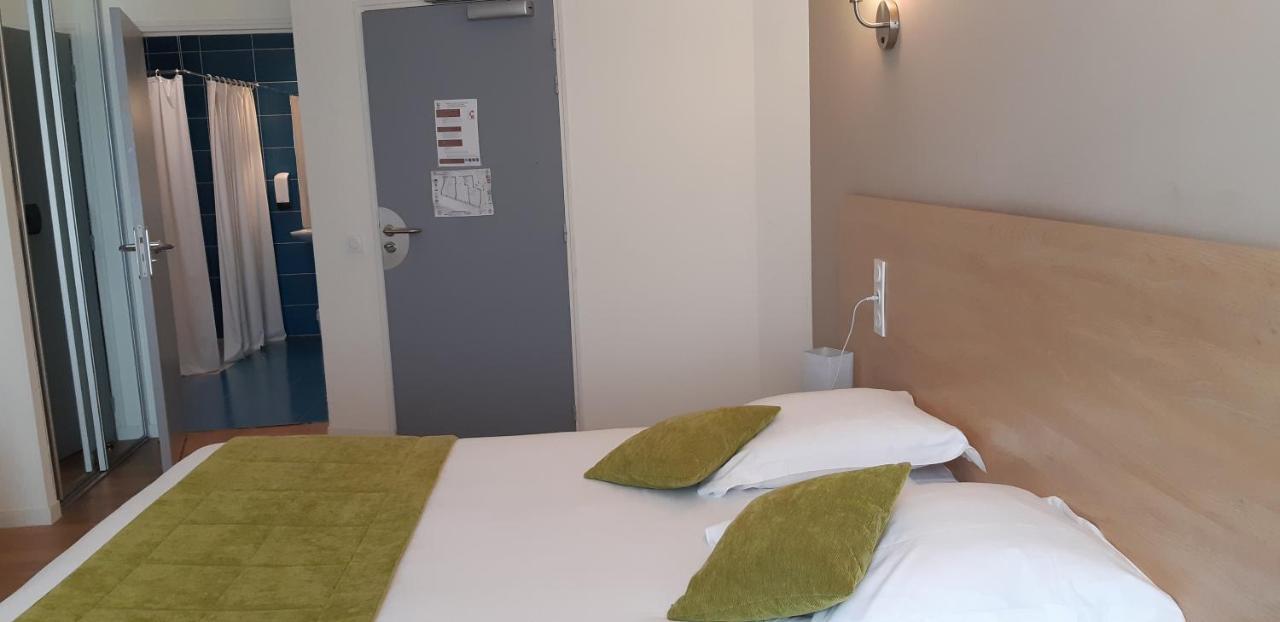 Logis Hotel Le Grand Cerf Ernée Buitenkant foto