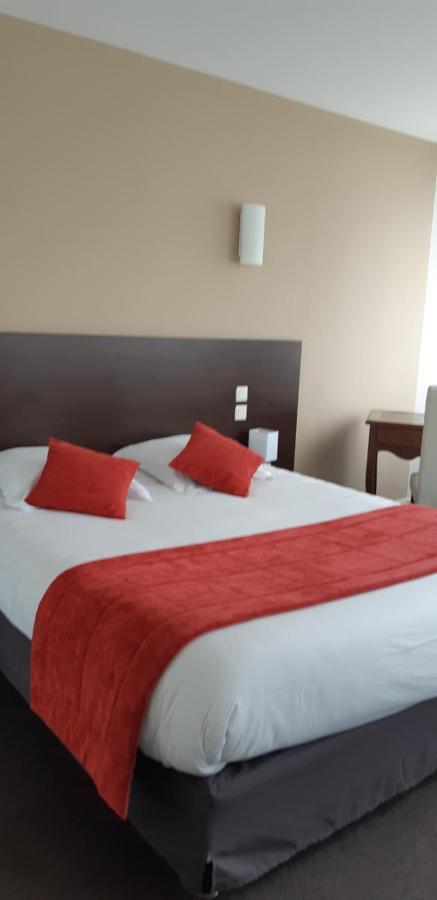 Logis Hotel Le Grand Cerf Ernée Buitenkant foto