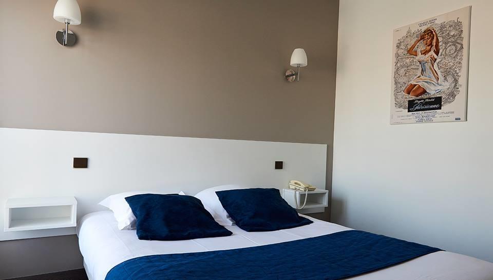Logis Hotel Le Grand Cerf Ernée Buitenkant foto